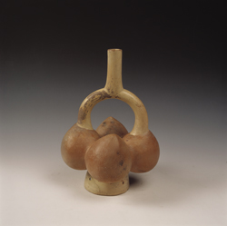 Lucuma: Botella Mochica representando Lúcuma. Museo Larco. Lima-Perú